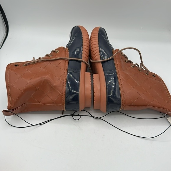 West Fashion Life (WFL) Duck boots Size 7, NWT - Picture 5 of 7